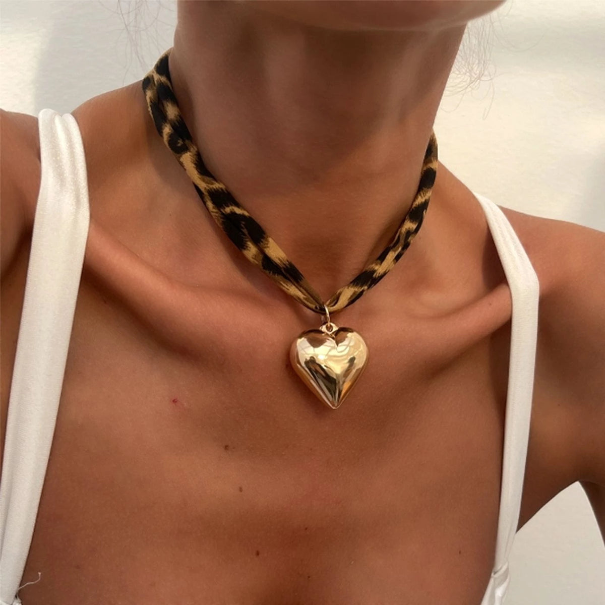 Gargantilla Leopardo con Corazón Wild Chic - Sienna Collares